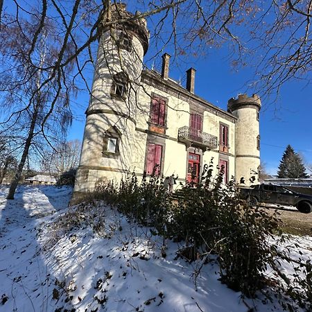 Le Chateau Giat Екстериор снимка