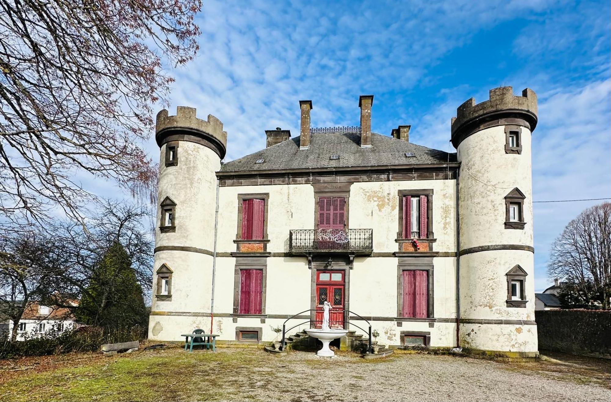 Le Chateau Giat Екстериор снимка