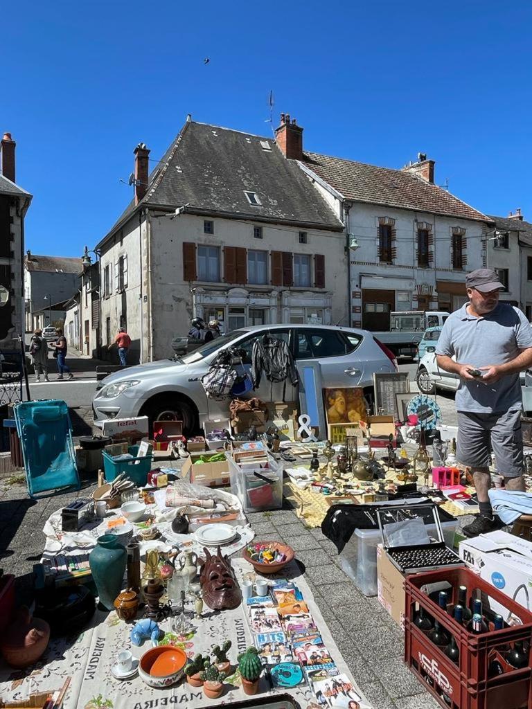 Le Chateau Giat Екстериор снимка