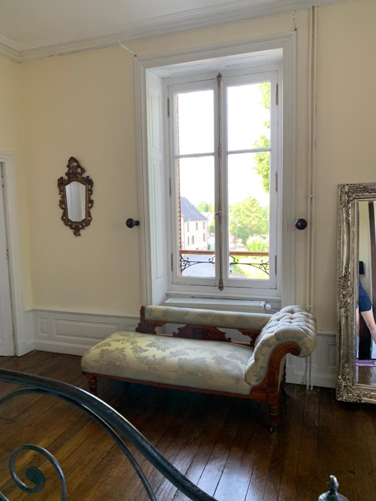 Le Chateau Giat Екстериор снимка