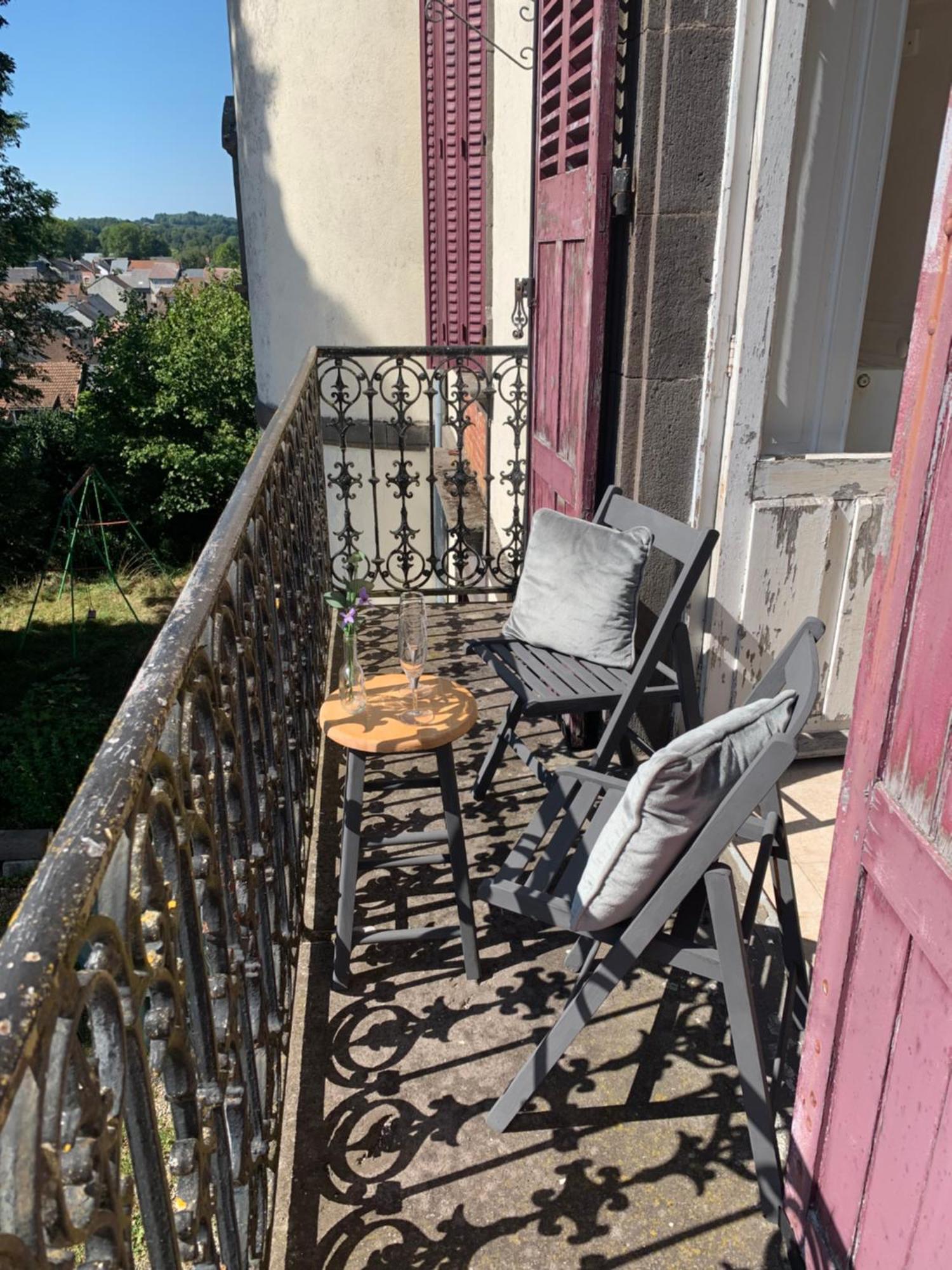 Le Chateau Giat Екстериор снимка